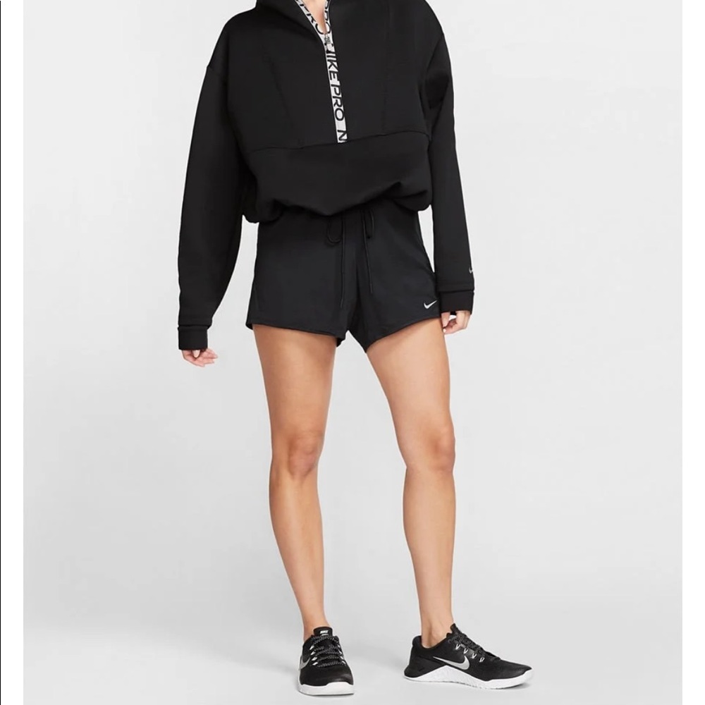 Nike Shorts in Black size Large